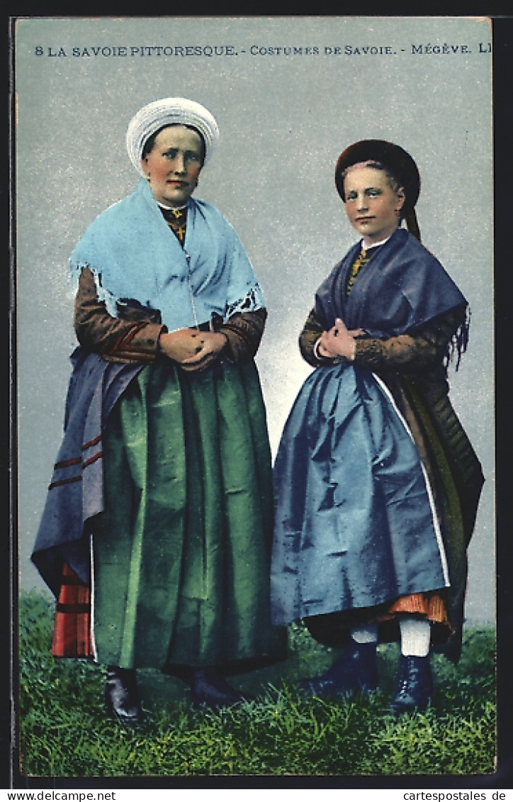 CPA Zwei Femme En Costume Typique Aus Megeve Auf Einer Wiese  - Zonder Classificatie
