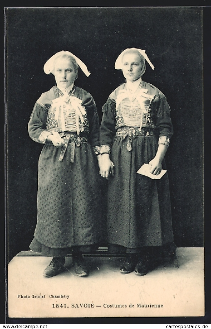 CPA Costumes De Maurienne, Deux Femmes, Auvergne  - Unclassified