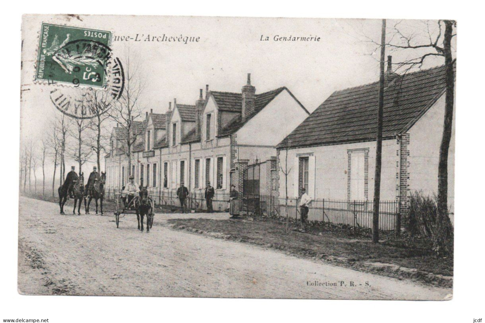 89 VILLENEUVE L'ARCHEVEQUE La Gendarmerie - Coll P.R.S 1909 - Gendarmes Montés à Cheval - Carriole Attelée - Villeneuve-l'Archevêque