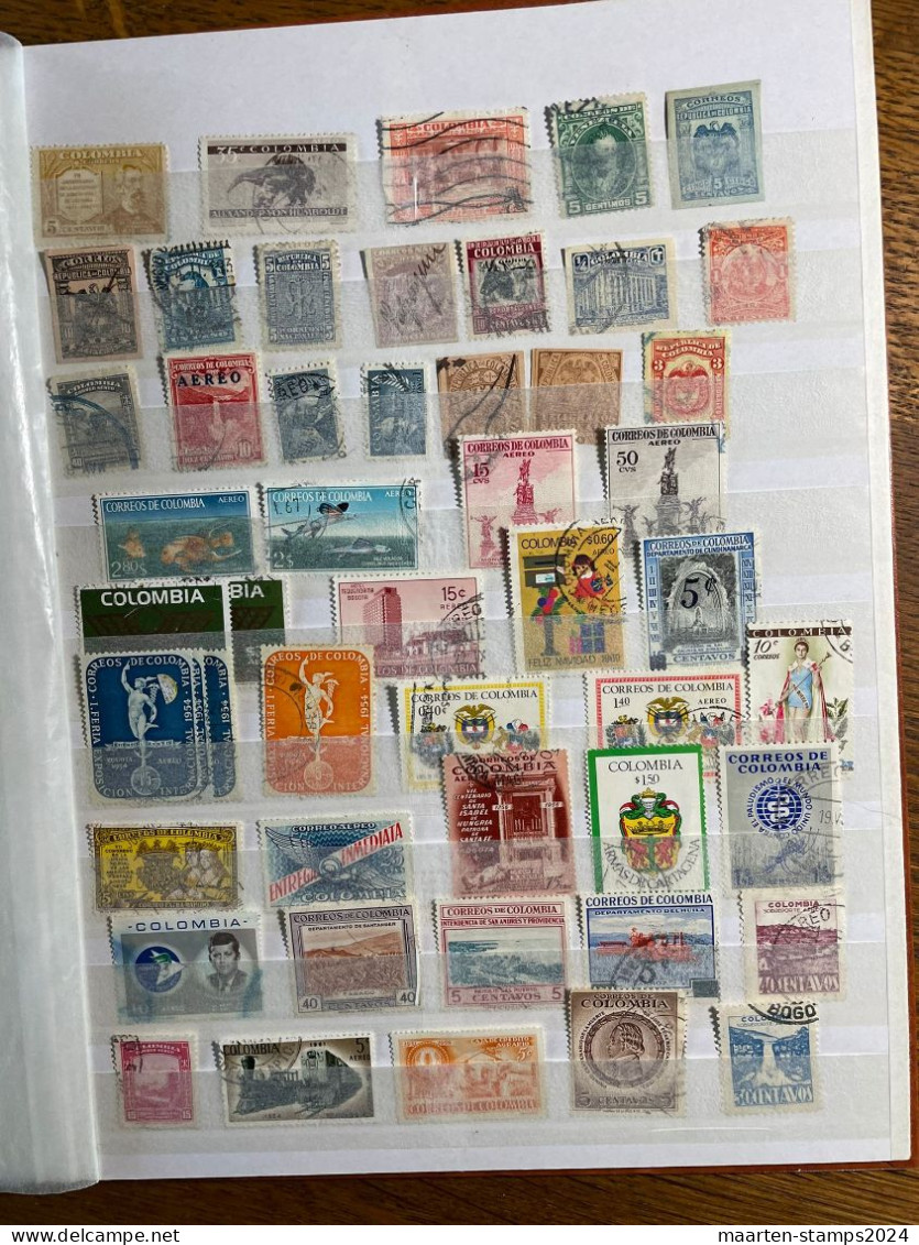 Collection Columbia, Mostly O, At Least 600 Different Stamps - Colombie