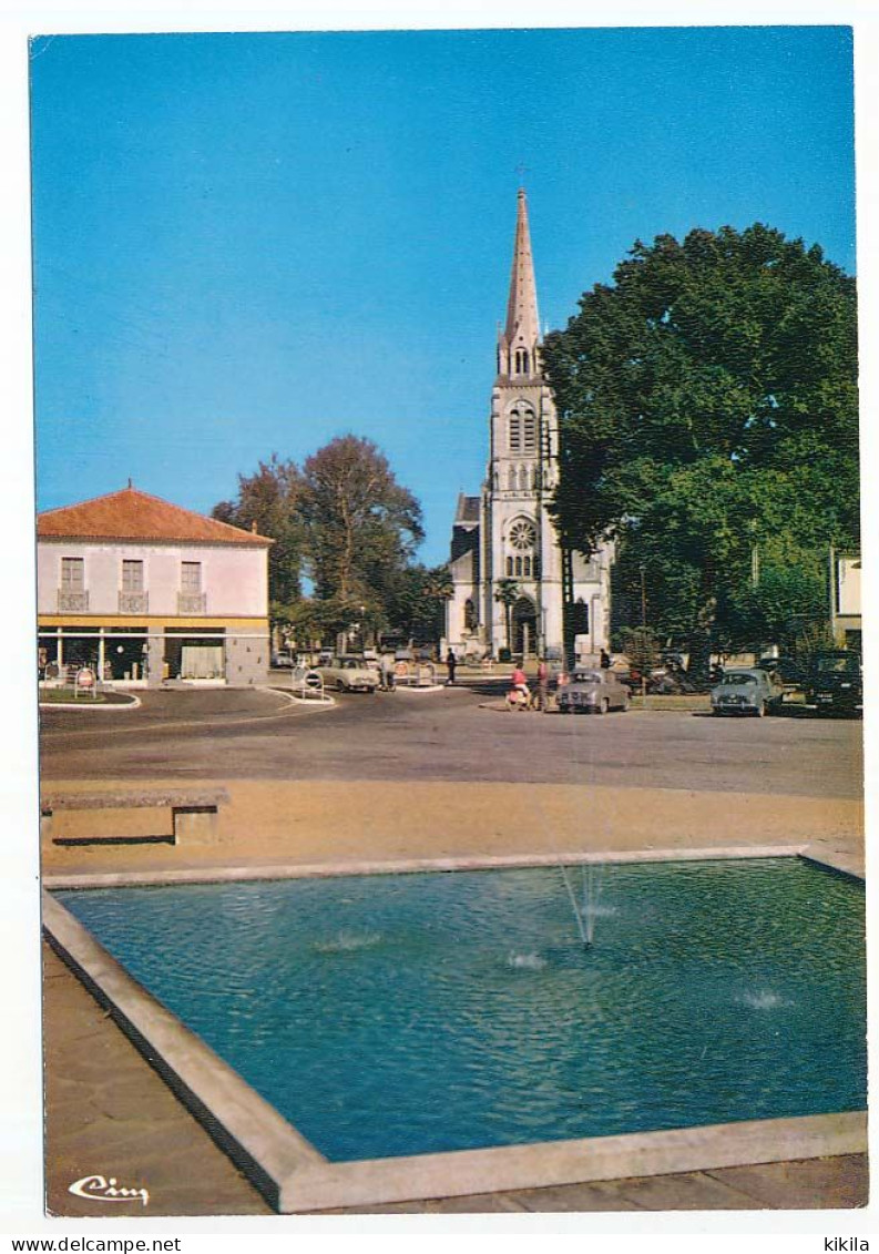 CPSM / CPM 10,5 X 15 Landes PONTONX-sur-l'ADOUR L'église Bassin Jet D'eau   Renault Dauphine (?) - Other & Unclassified