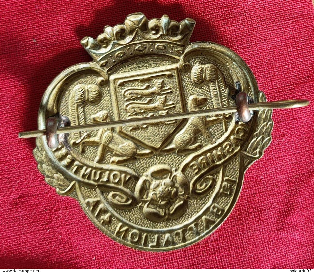 Insigne De Casquette Britannique De La Première Guerre Mondiale - Le 1er Bataillon De Volontaires Du Lancashire. - 1914-18