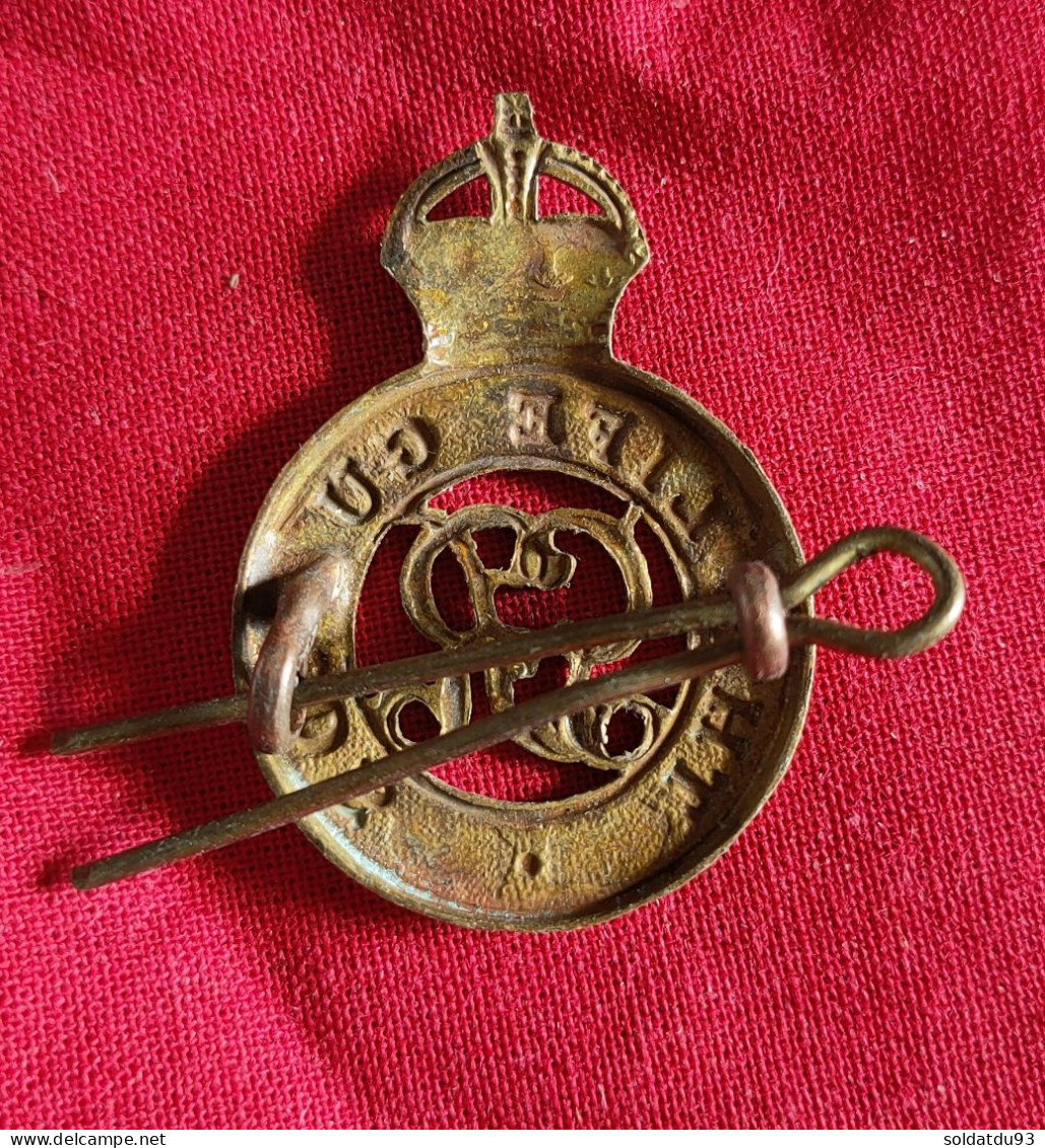 Insigne De Casquette. Avec Couronne Du Roi Et Chiffre George V  Ww1 - 1914-18
