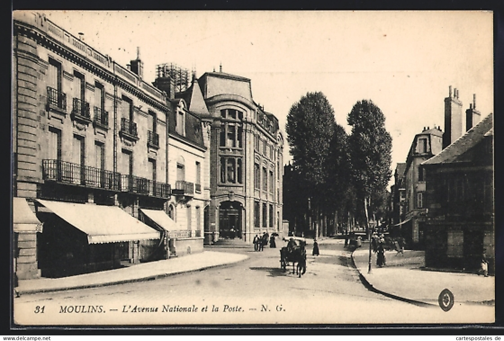 CPA Moulins, L`Avenue Nationale Et La Poste  - Moulins