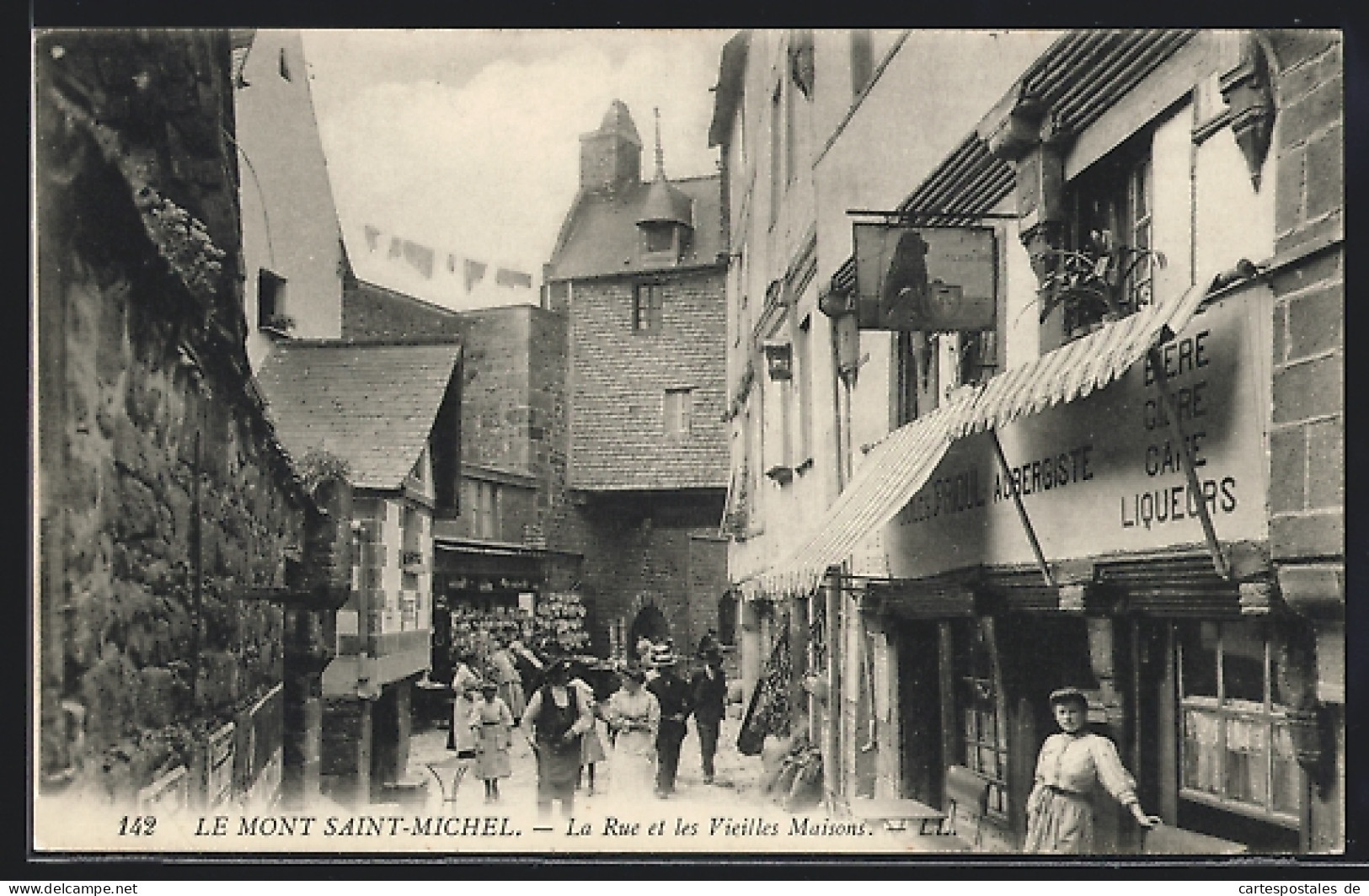 CPA Le Mont Saint-Michel, La Rue Et Les Vieilles Maisons  - Le Mont Saint Michel