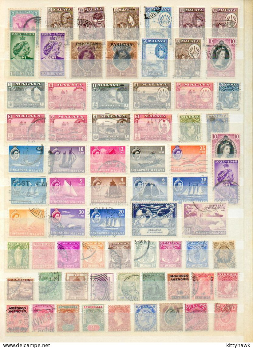 Album 8 pages / 16 cotés comprenant 1190 timbres des anciennes colonies GB