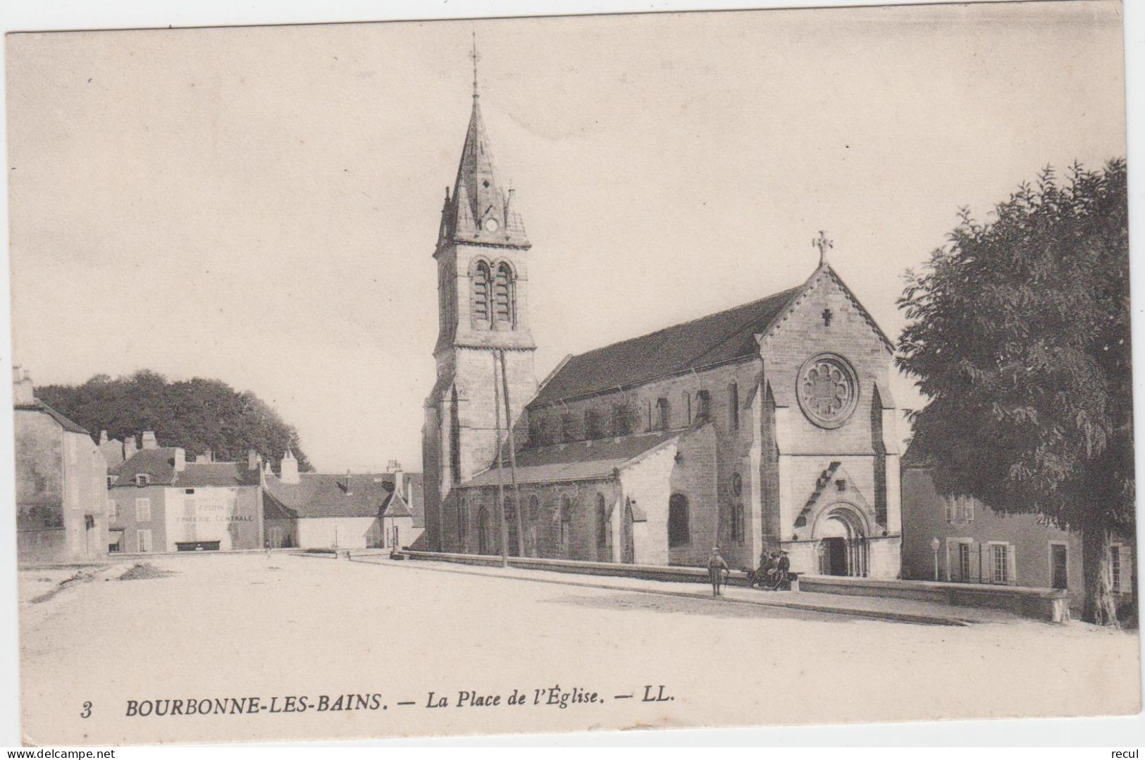 HAUTE MARNE - 3 - BOURBONNE LES BAINS - La Place De L'Eglise - Bourbonne Les Bains