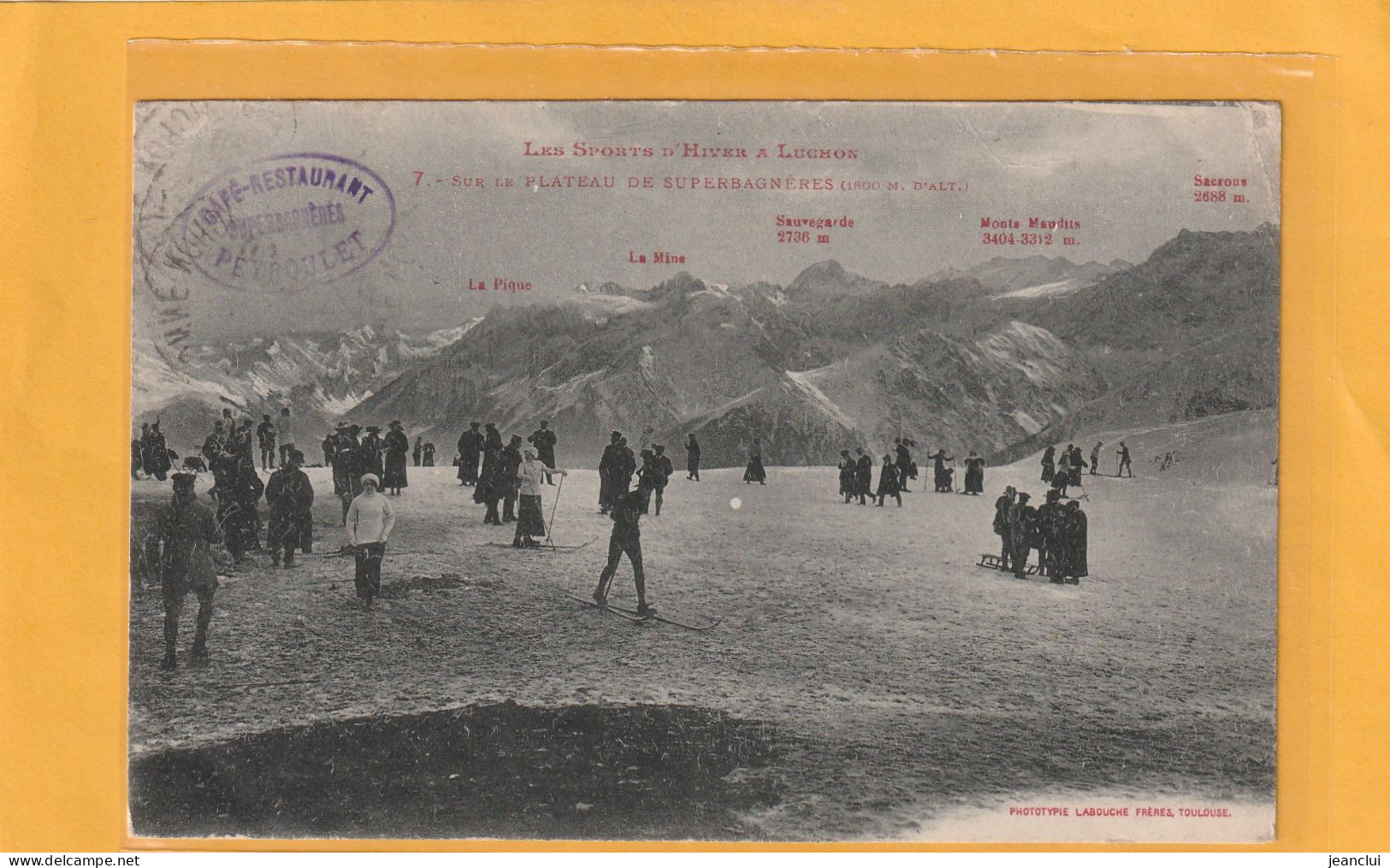 LES SPORTS D'HIVER A LUCHON . 7. SUR LE PLATEAU DE SUPERBAGNERES .  CARTE TRES ANIMEE AFFR AU VERSO LE 2-7-1920 .2 SCANN - Superbagneres