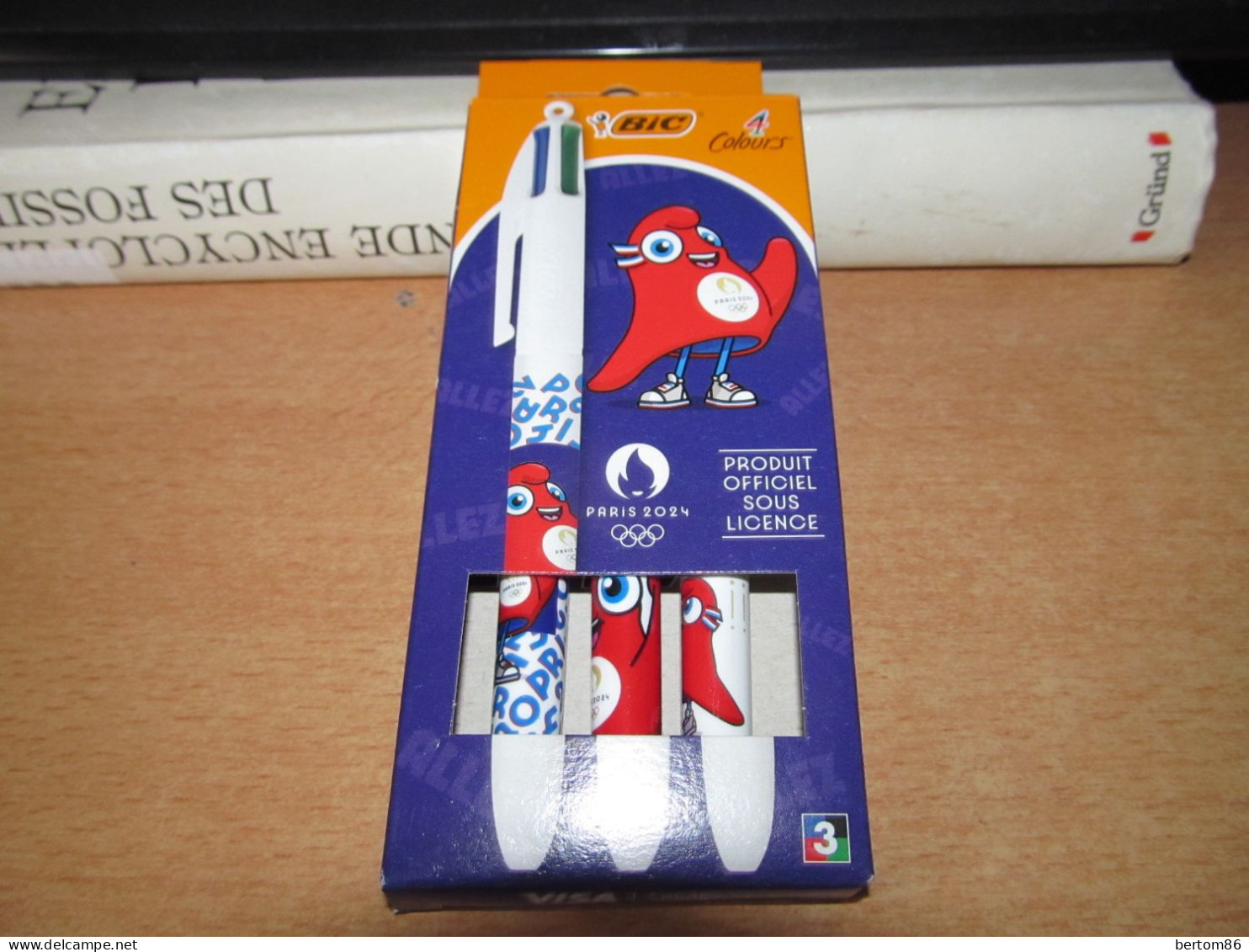 STYLOS 4 COULEURS PARIS 2024 JEUX OLYMPIQUES PACK DE 3 ETAT NEUF SOUS BLISTER. - Pens