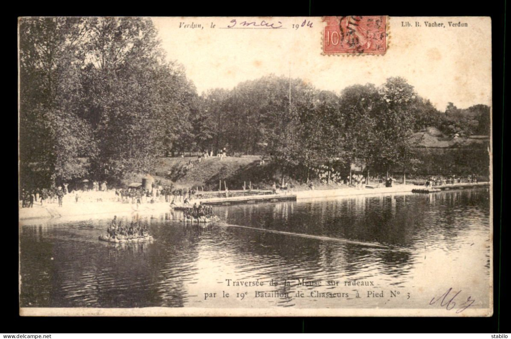 55 - VERDUN - TRAVERSEE DE LA MEUSE SUR RADEAUX PAR LE 19E BATAILLON DE CHASSEURS A PIED - EDITEUR VACHER - Verdun