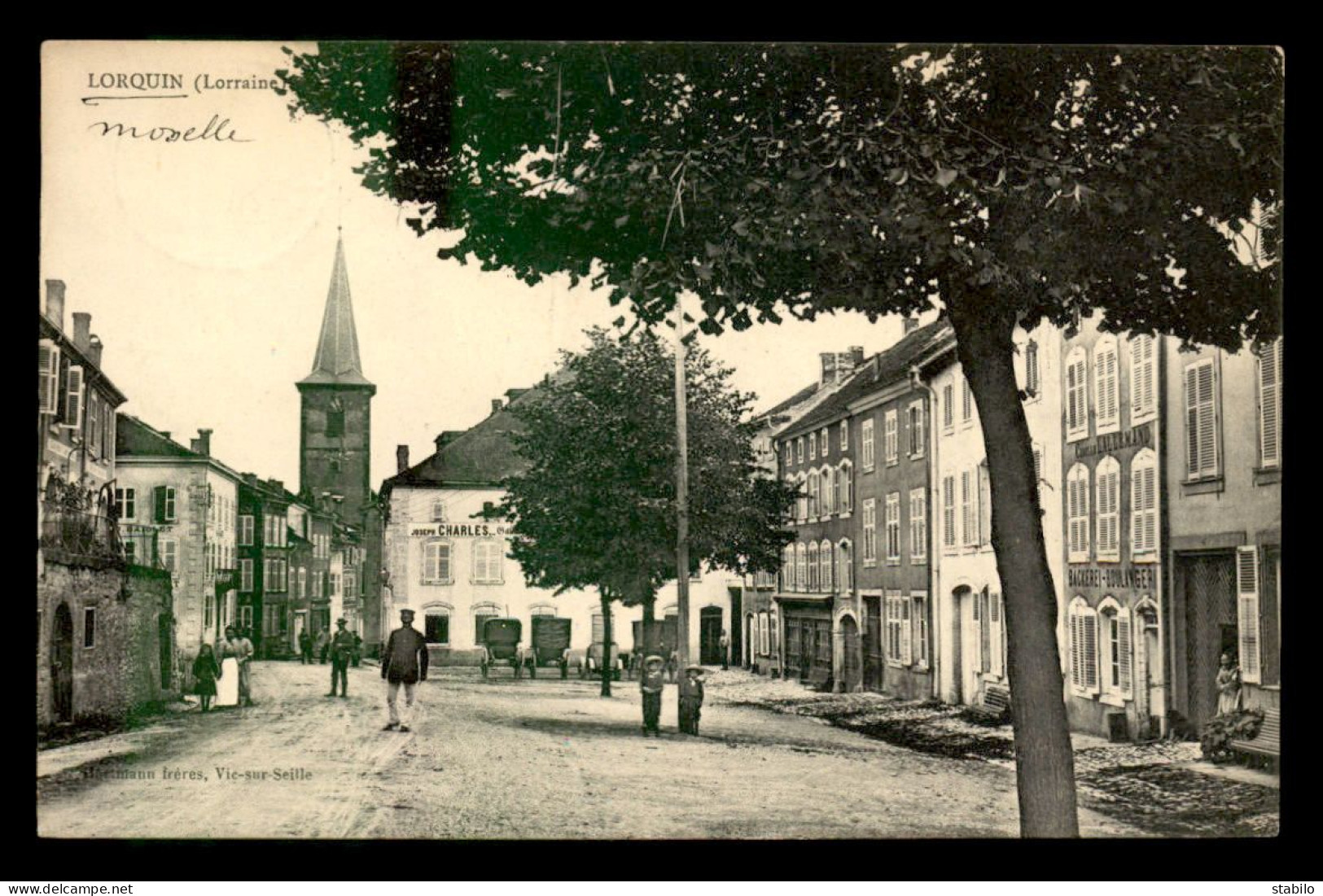 57 - LORQUIN - LE CENTRE ET L'EGLISE - Lorquin