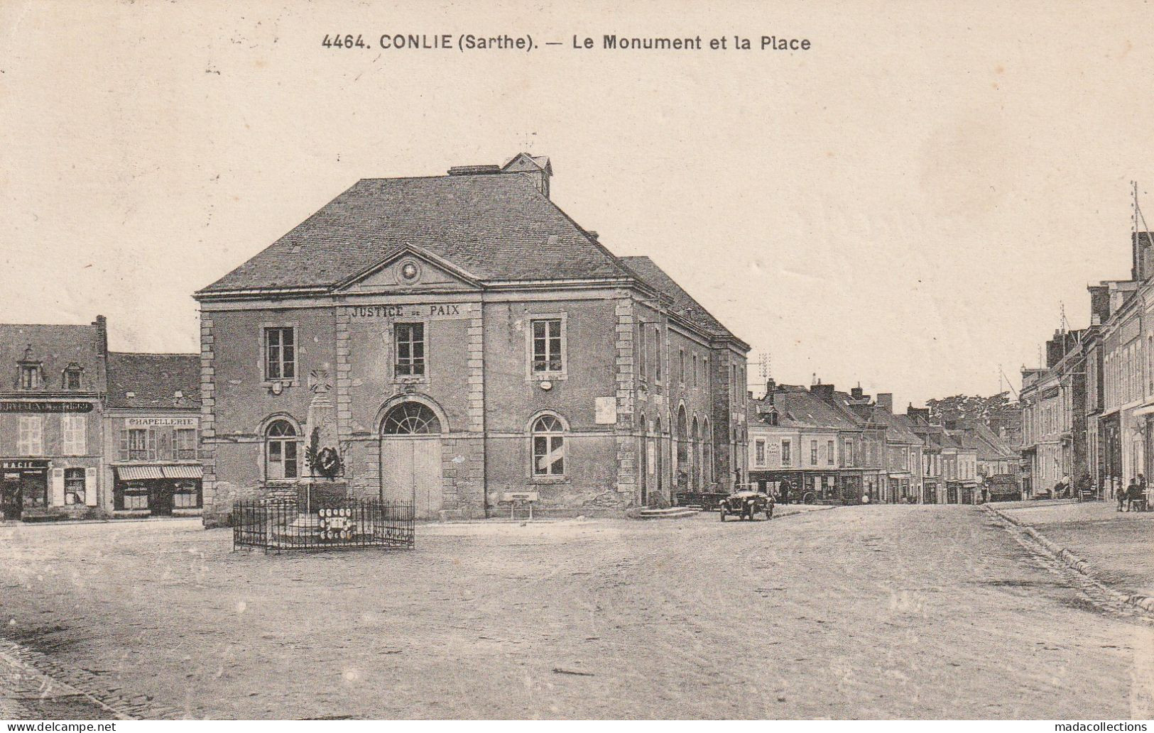 Conlie (72 - Sarthe) Le Monument Et La Place - Conlie