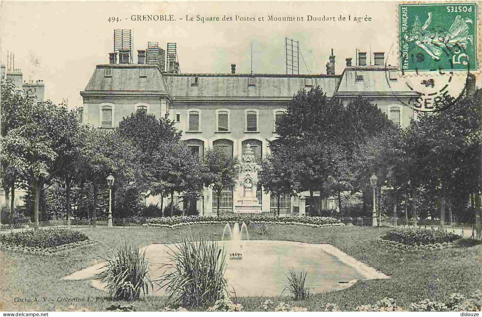 38 - Grenoble - Square Des Postes Et Monument Doudart De Lagnée - CPA - Oblitération Ronde De 1906 - Voir Scans Recto-Ve - Grenoble