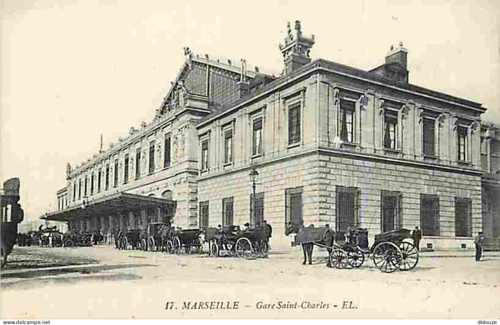 13 - Marseille - Gare St Charles - Animée - CPA - Voir Scans Recto-Verso - Station Area, Belle De Mai, Plombières