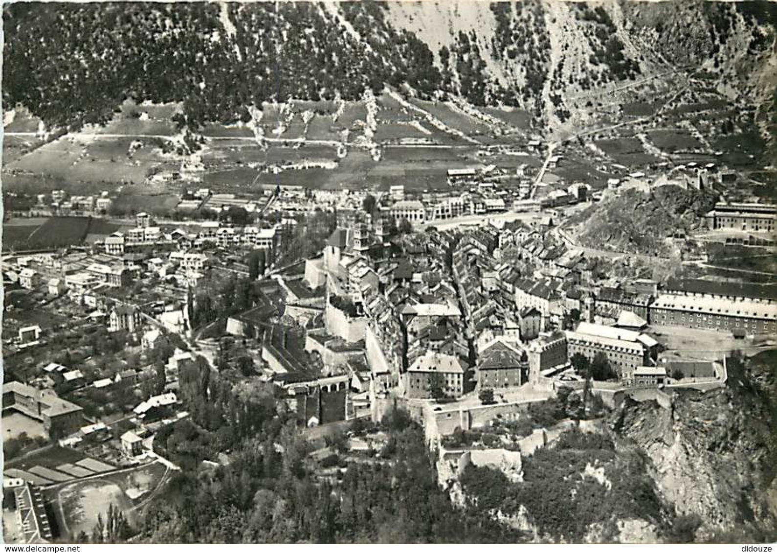 05 - Briançon - Vue Aérienne - CPM - Voir Scans Recto-Verso - Briancon