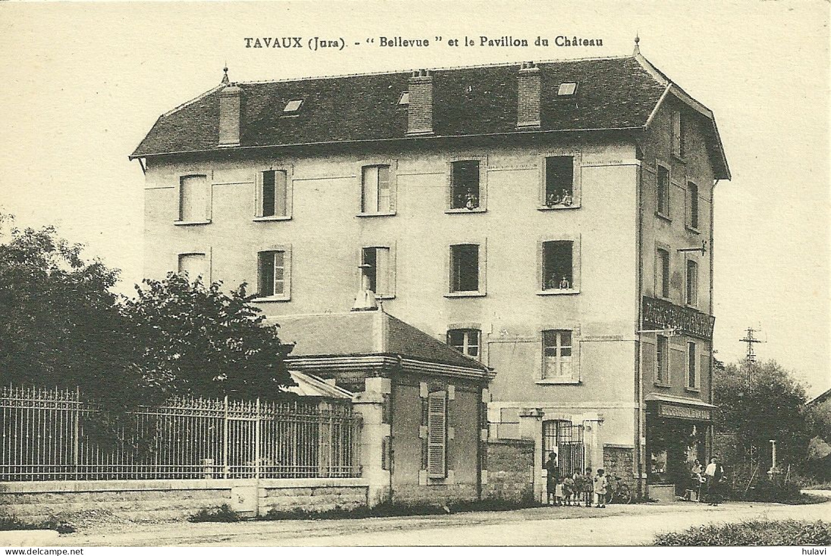 39  TAVAUX - " BELLEVUE " ET LE PAVILLON DU CHATEAU (ref 25535) - Tavaux