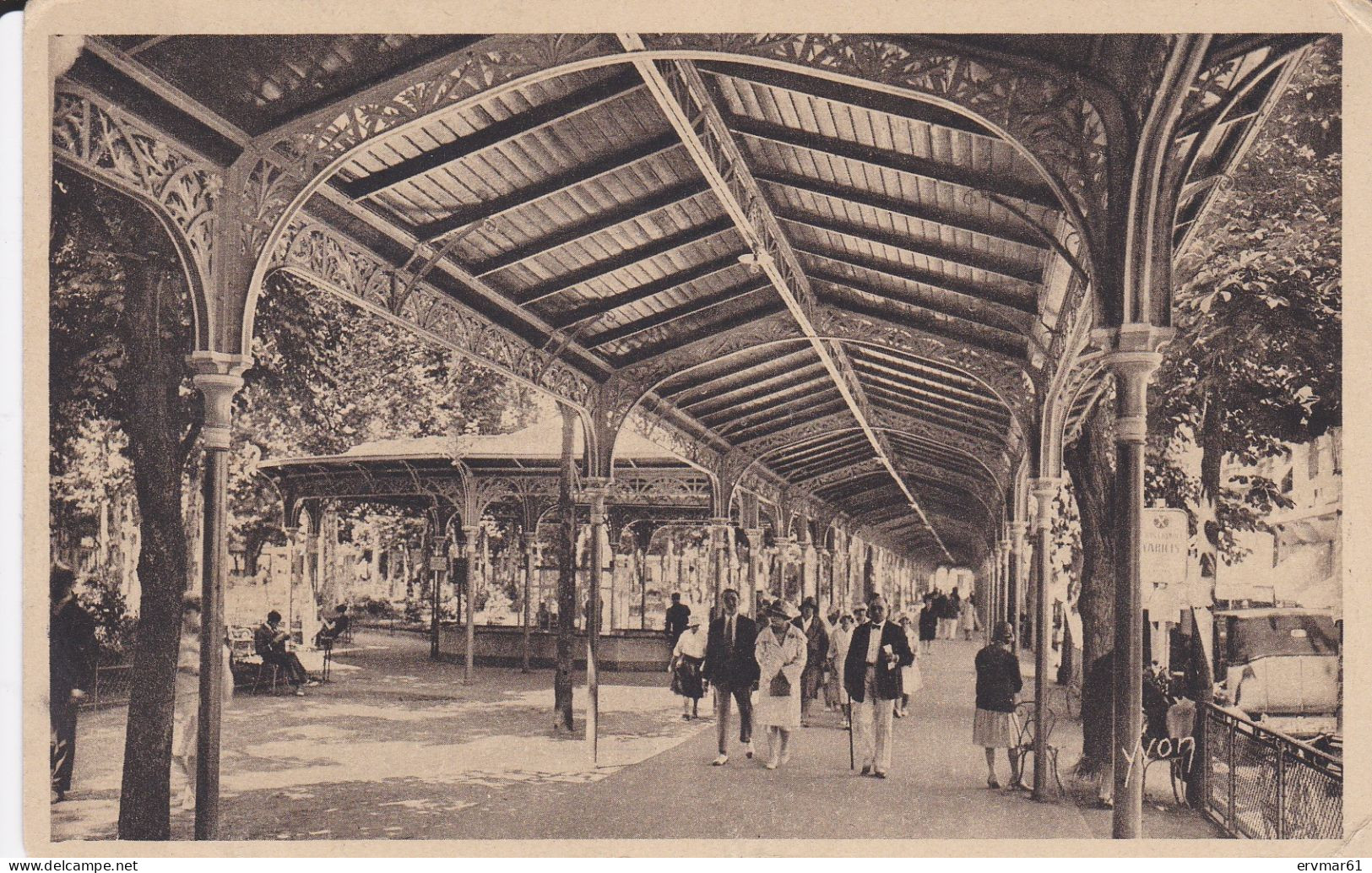 03 - VICHY Les Allées Couvertes Du Parc Des Sources - Vichy