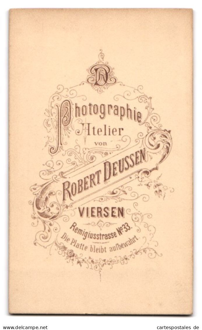 Fotografie Robert Deussen, Viersen, Remigiusstr. 33, Bürgerliche Dame Mit Moderner Frisur  - Personnes Anonymes
