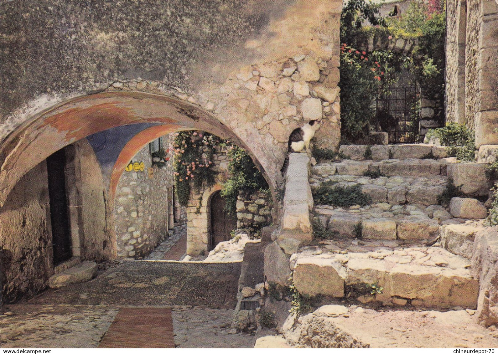 Eze Vieille Rue Pittoresque Chapelle Des Pénitents Blancs - Eze