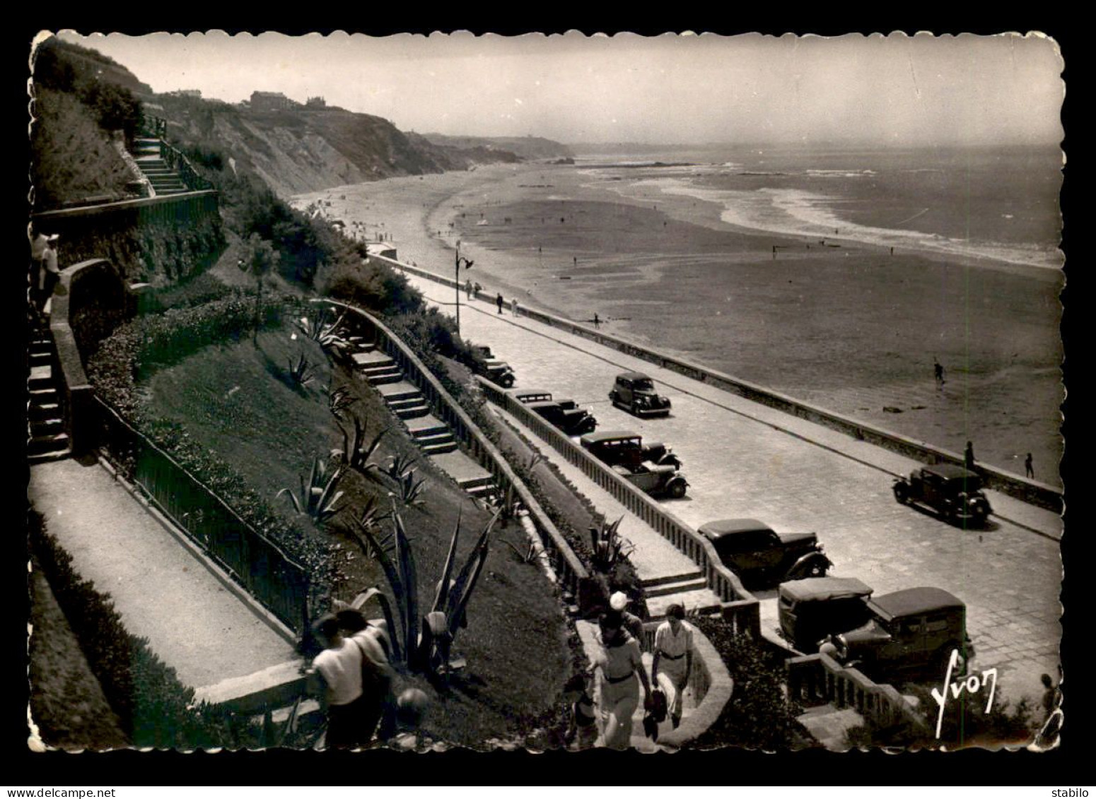 AUTOMOBILES - BIARRITZ, PLAGE DES BASQUES - Passenger Cars