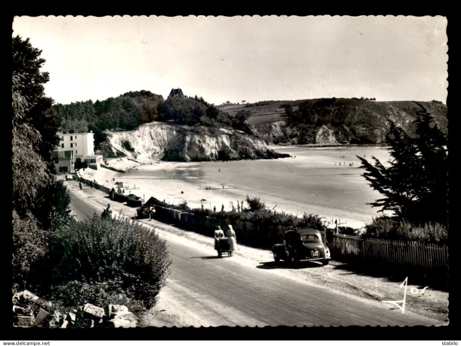 AUTOMOBILES - MORGAT, AVENUE DE LA PLAGE - Voitures De Tourisme