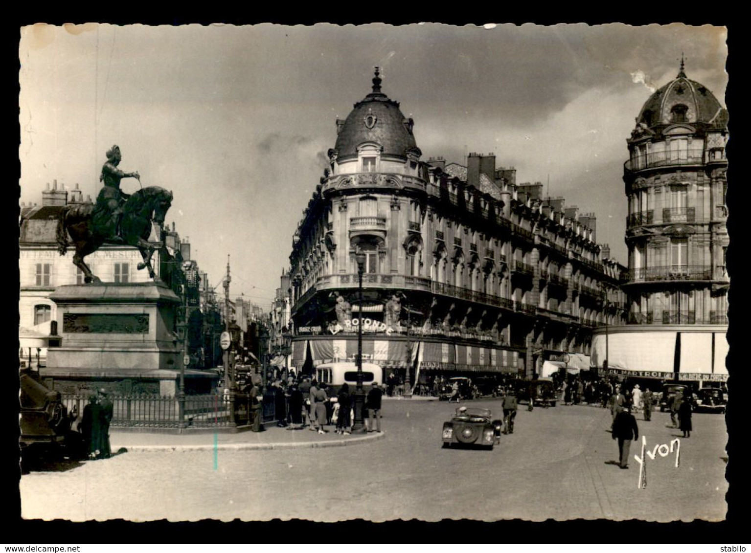 AUTOMOBILES - CABRIOLET - ORLEANS, PLACE DU MARTROI - Toerisme