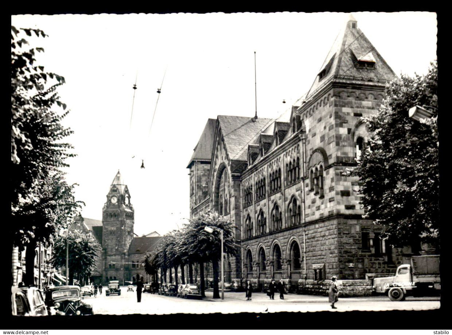 AUTOMOBILES - TRACTIONS CITROEN - METZ, HOTEL DES POSTES ET LA GARE - Voitures De Tourisme