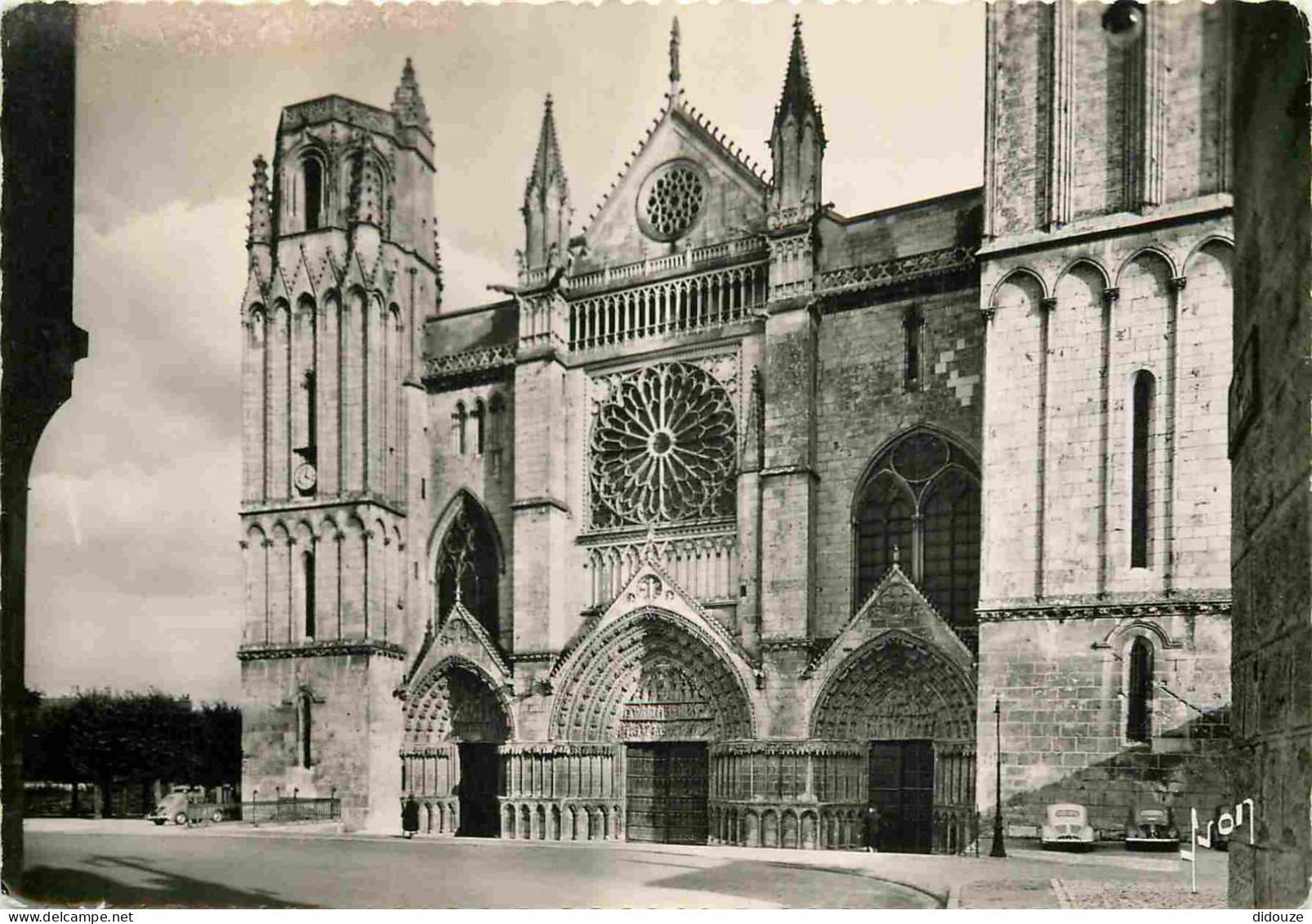 86 - Poitiers - Cathédrale Saint Pierre - Automobiles - Mention Photographie Véritable - Carte Dentelée - CPSM Grand For - Poitiers