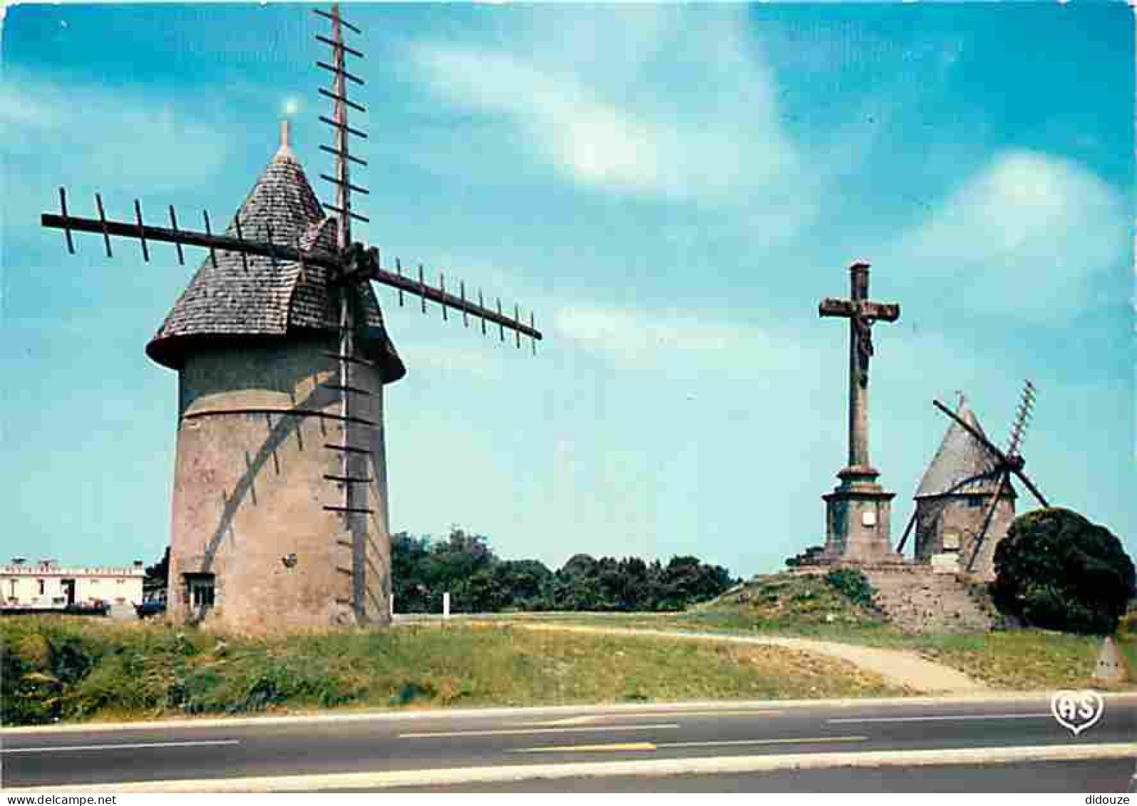 85 - Les Herbiers - Les Mont Des Alouettes Aux Environs Des Herbiers - Moulins - CPM - Voir Scans Recto-Verso - Les Herbiers