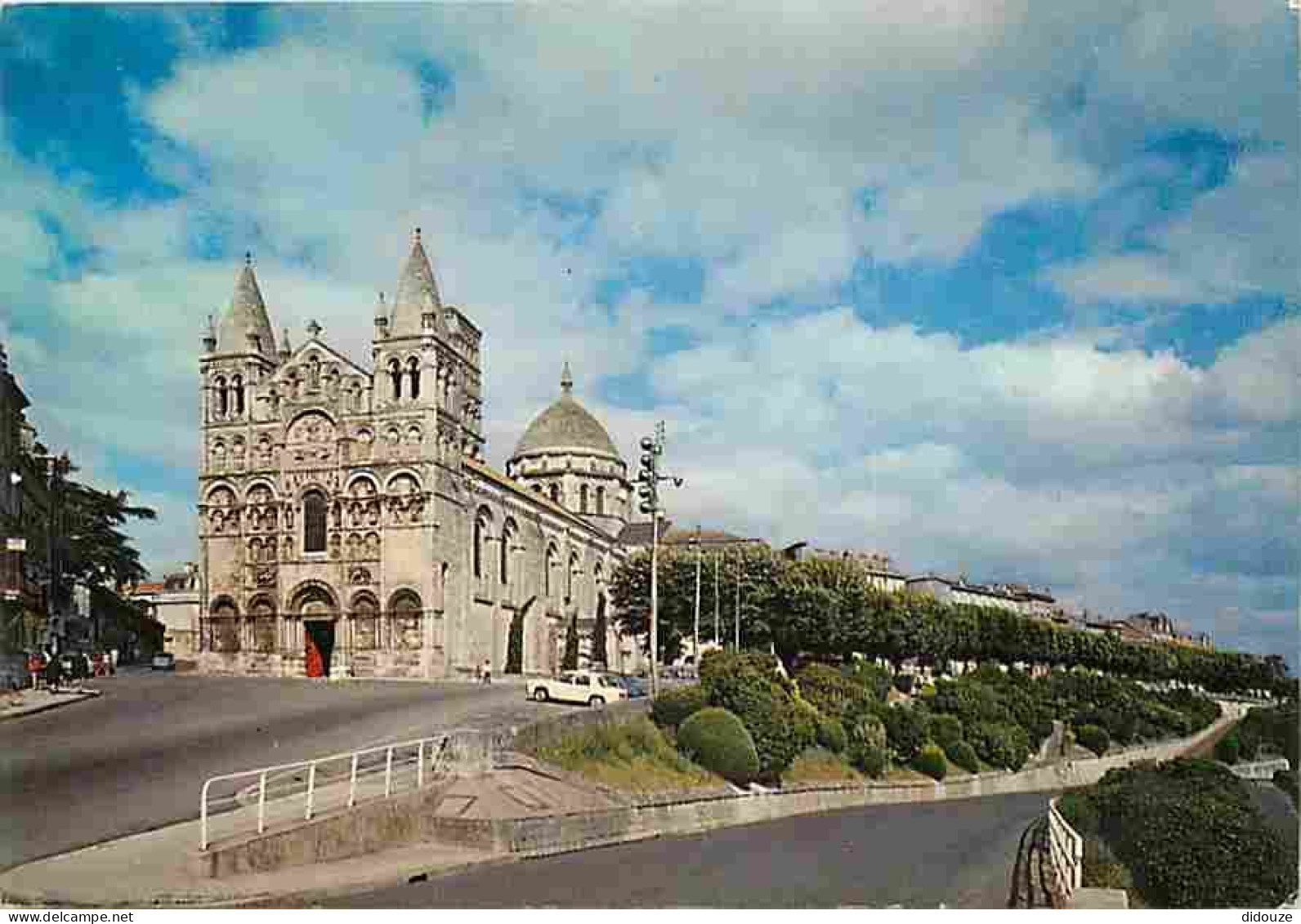 16 - Angouleme - La Cathédrale Saint-Pierre - Automobiles - Carte Neuve - CPM - Voir Scans Recto-Verso - Angouleme