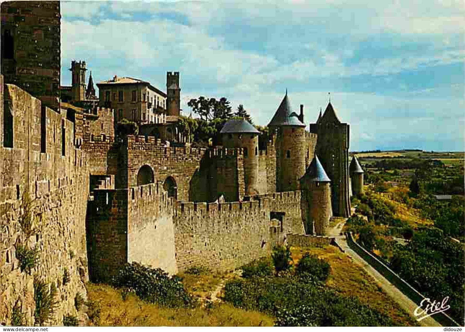 11 - Carcassonne - La Cité Médiévale - Vue Sur La Vallée - Carte Neuve - CPM - Voir Scans Recto-Verso - Carcassonne