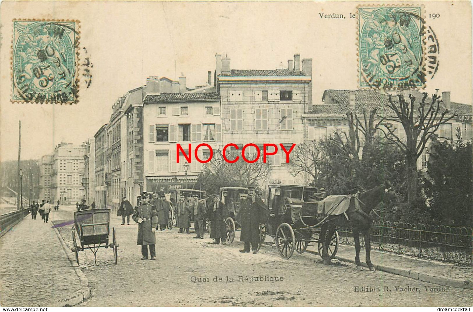 55 VERDUN. Fiacres Devant Le Café Du Square Quai De La République 1905 - Verdun