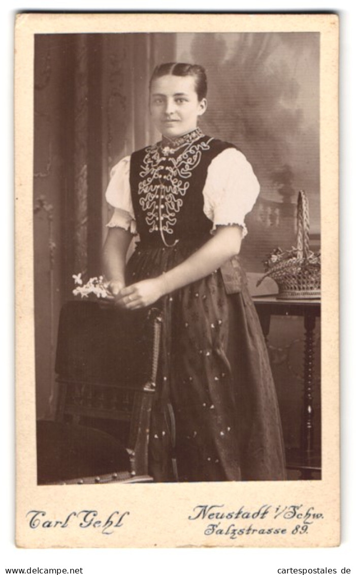 Fotografie Carl Gehl, Neustadt I. Schw., Junge Frau Im Trachtenkleid Mit Halskette  - Anonymous Persons