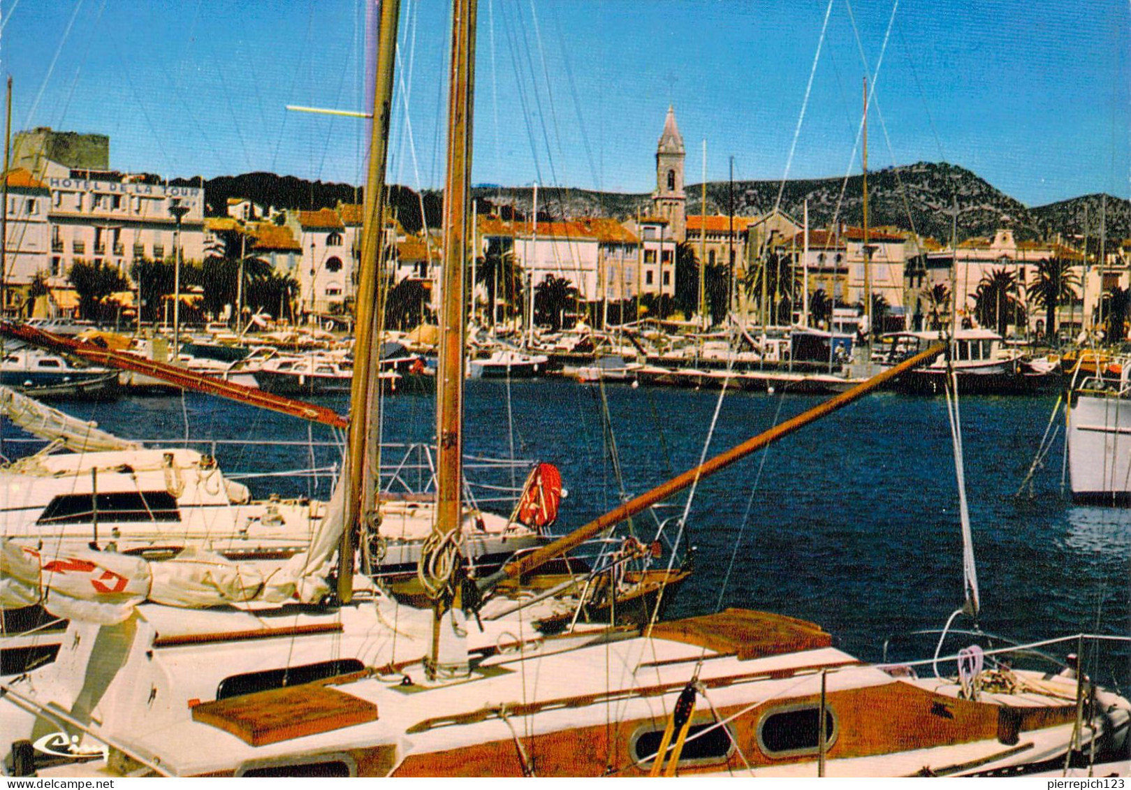 83 - Sanary Sur Mer - Le Port Et Les Quais - Sanary-sur-Mer