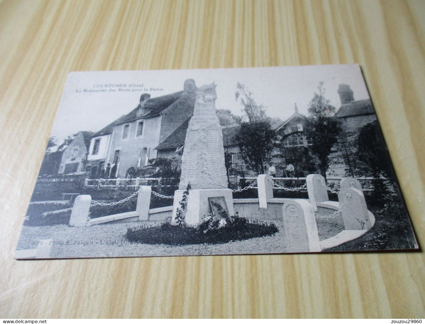 CPA Courtomer (61).Le Monument Des Morts Pour La Patrie. - Courtomer