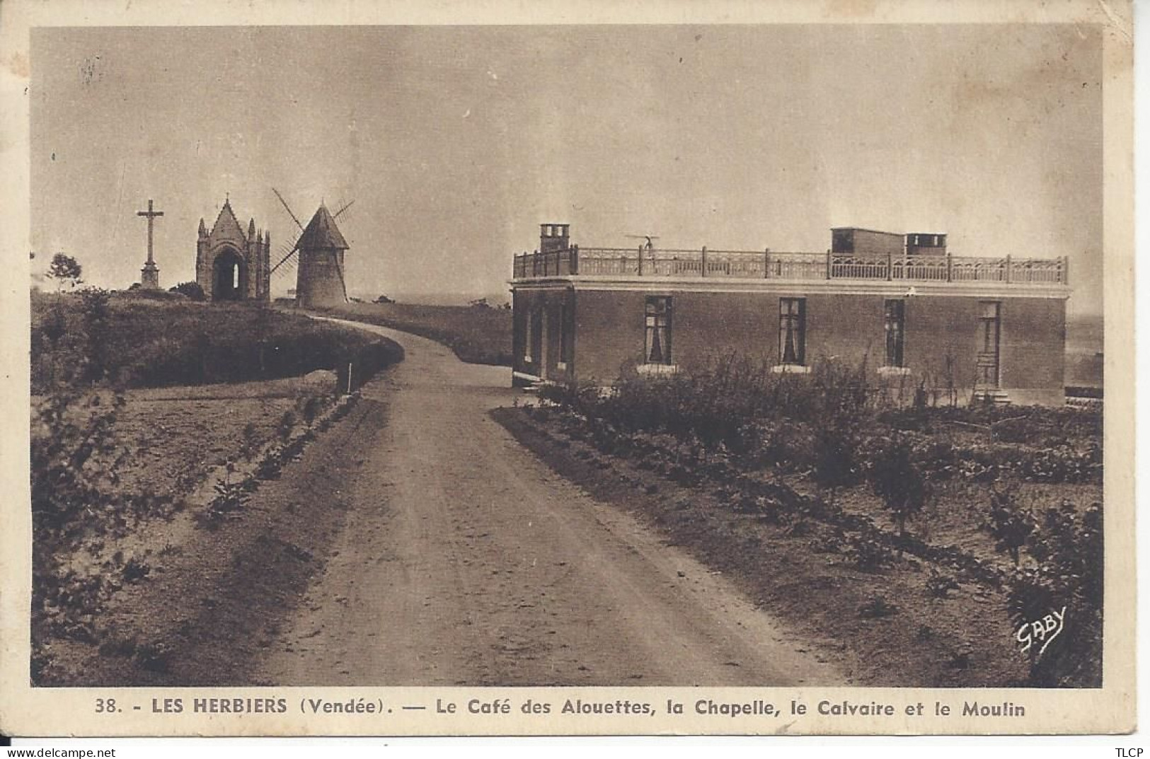 CPA  France  Pays De Loire 85 Vendée   Les Herbiers Le Café Des Alouettes, La Chapelle Et Le Moulin - Windmühlen