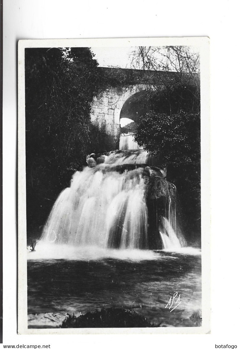 CPA PHOTO DPT 82 ST ANTONIN NOBLE VAL  , CASCADE DU MARTINET - Saint Antonin Noble Val