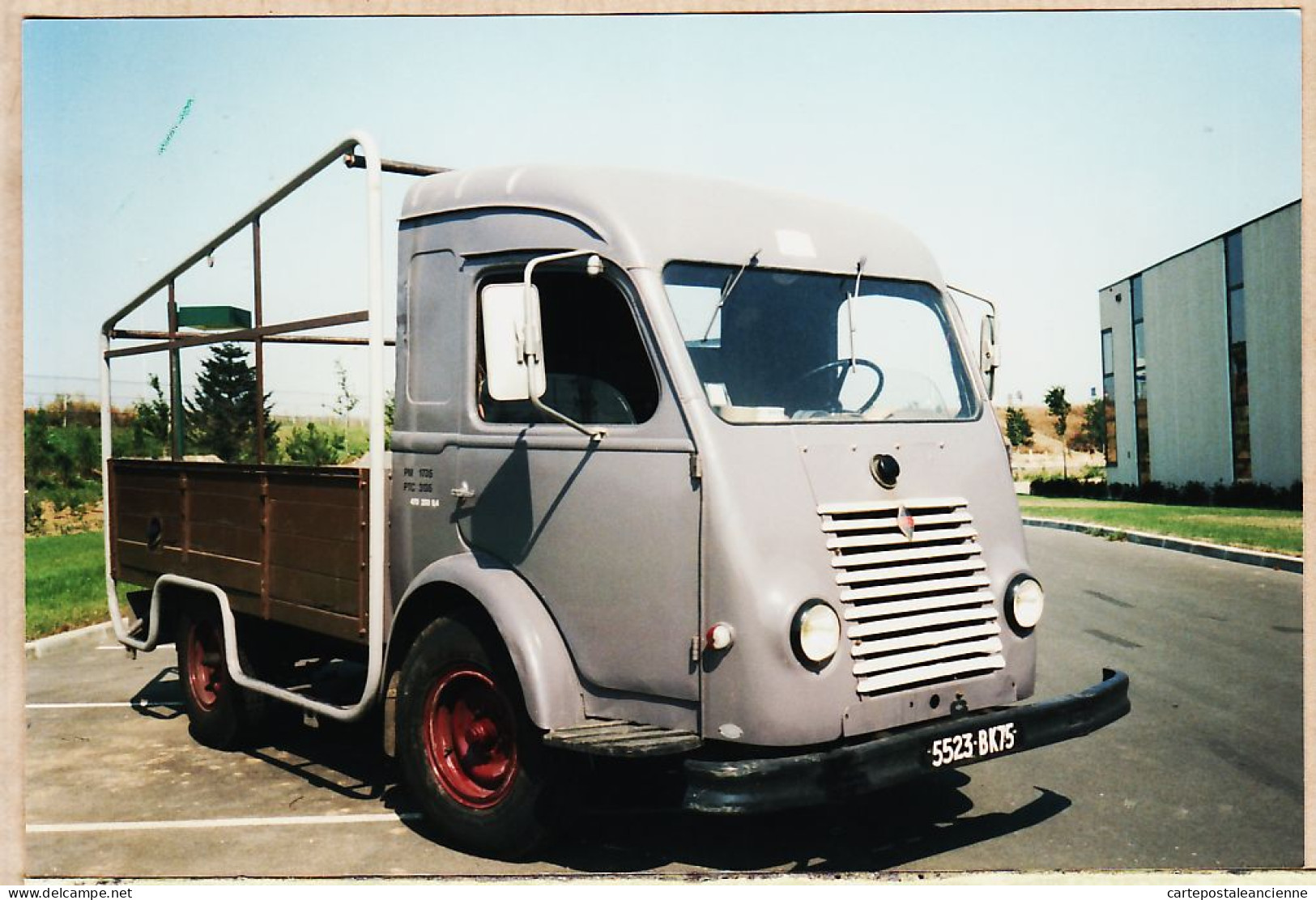 30750 / Camionette Utilitaire RENAULT VOLTIGEUR GOELETTE CTTE R2061 Année 1952 Immatriculée 5523 BK 75 Photoe 15x10 - Coches