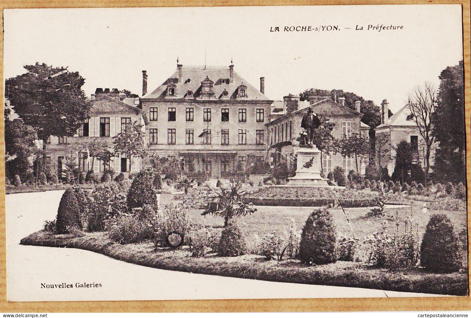 30575 / LA ROCHE-sur-YON 85-Vendée La Préfecture 1910s Edition Nouvelles Galeries 85-Vendée - La Roche Sur Yon