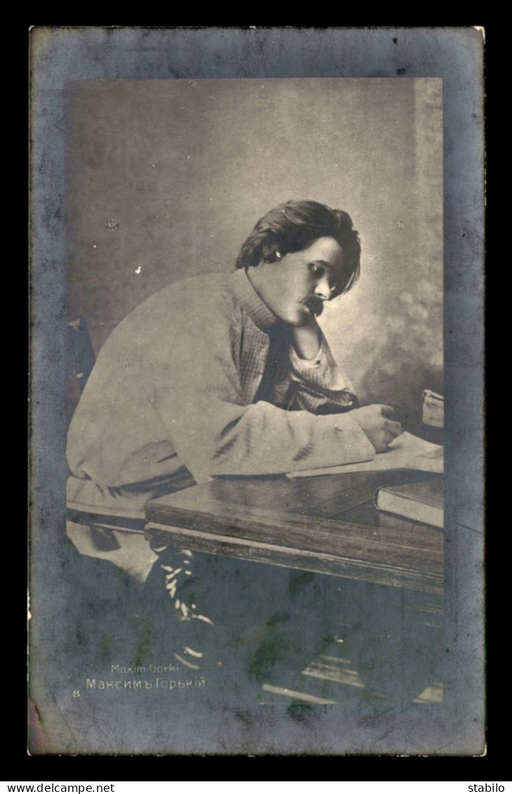 ECRIVAINS - MAXIME GORKI (1868-1936) ECRIVAIN RUSSE DANS SON CABINET DE TRAVAIL - Writers