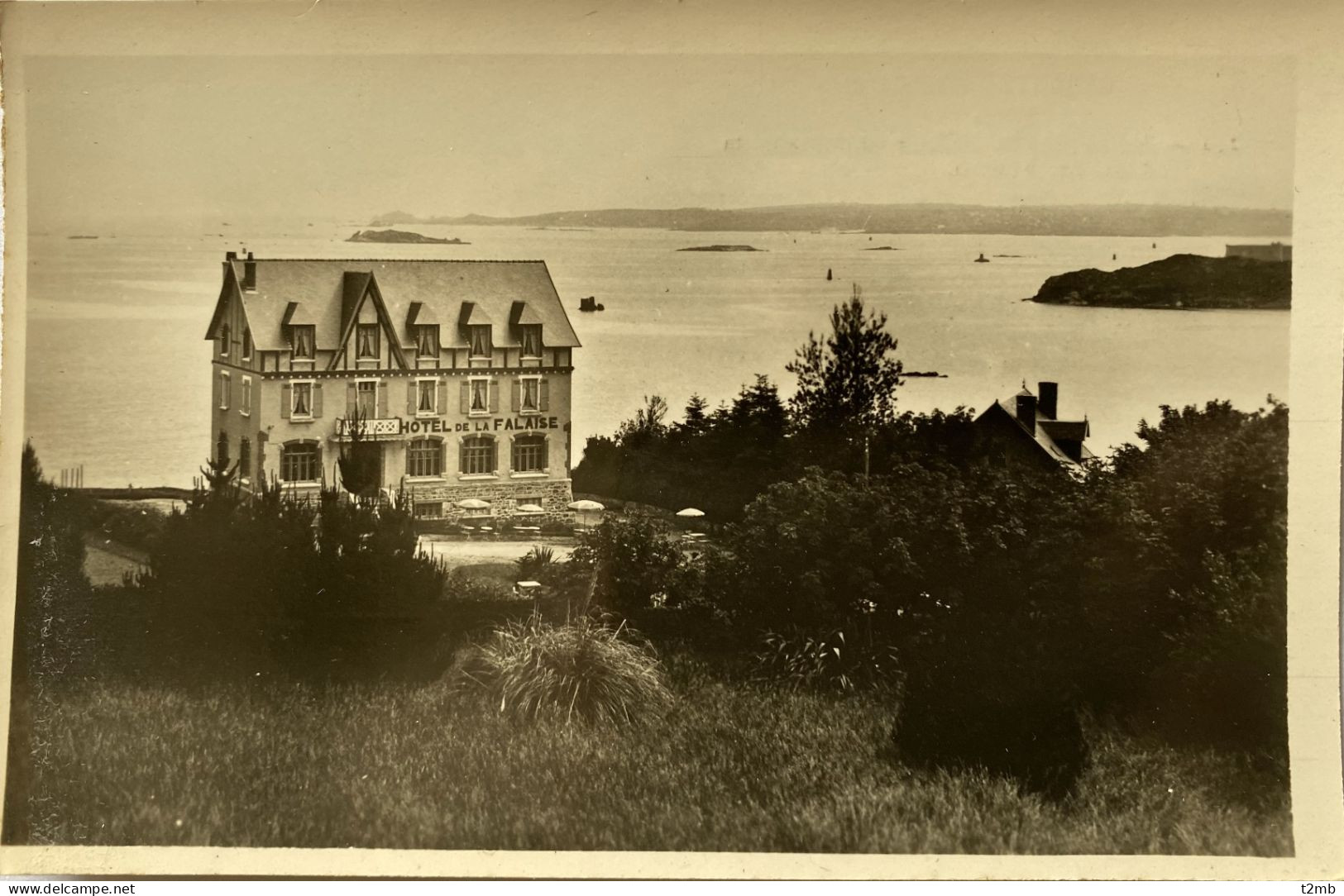 CPSM (Finistère). CARANTEC. Hôtel De La Falaise Dominant La Baie De Kélenn (n°329) - Carantec