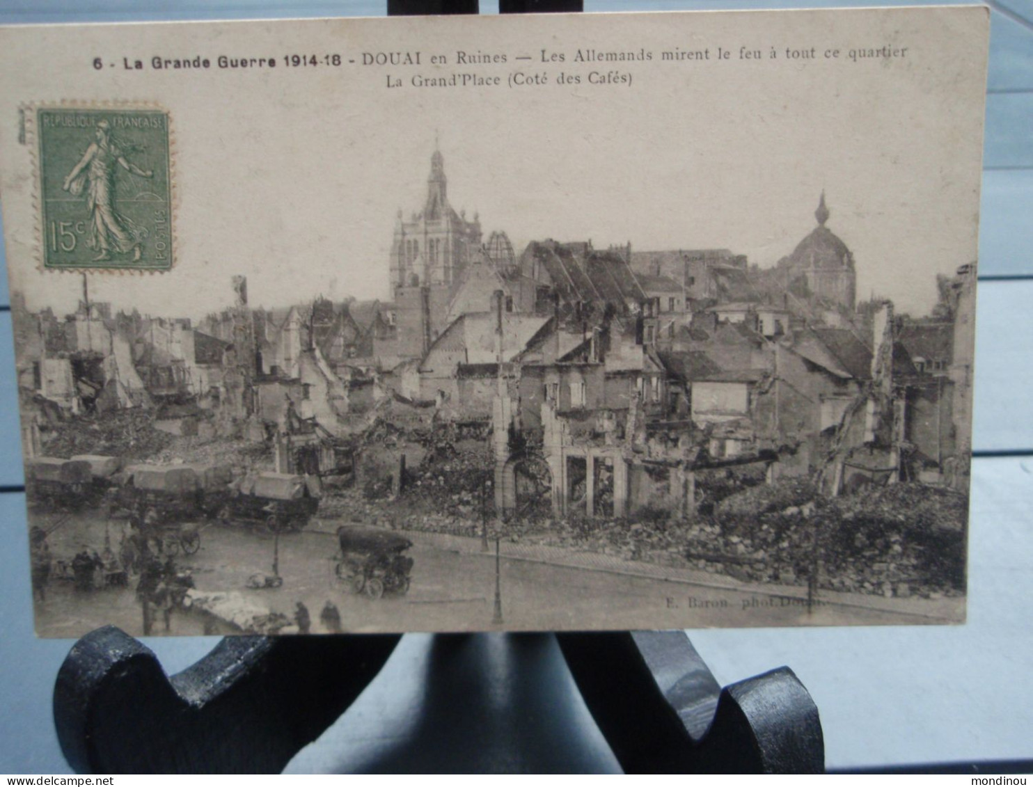 Cpa  DOUAI En Ruines  - La Grand'Place (Côté Des Cafés), Adressée à Montières Les Amiens - Douai