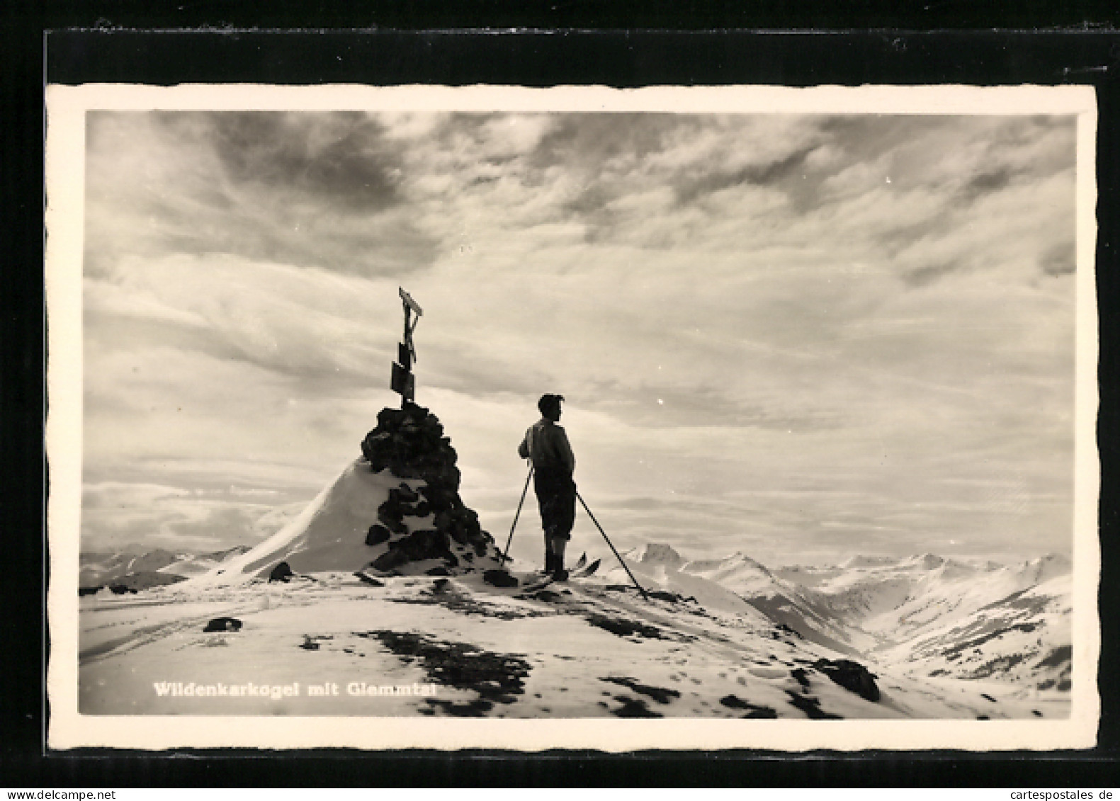 Foto-AK Wildenkarkogel, Skiläufer Auf Der Bergspitze Mit Dem Glemmtal  - Winter Sports