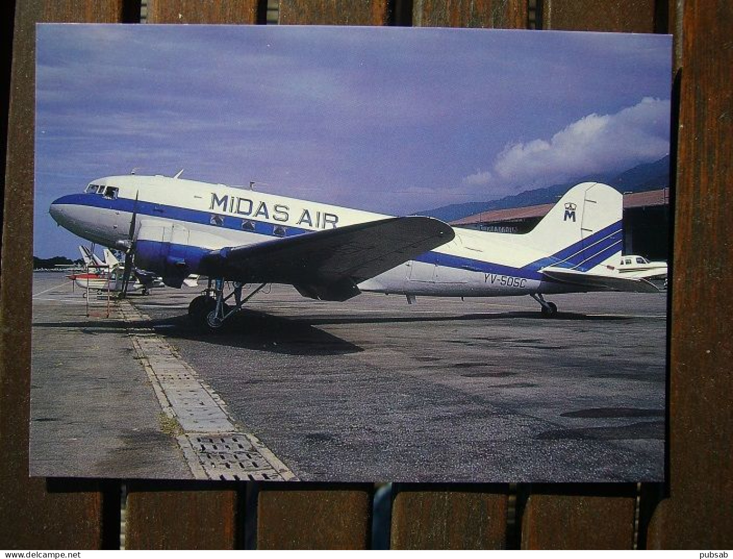 Avion / Airplane / MIDAS AIR / Douglas DC-3  / Registered As YV-505C - 1946-....: Era Moderna