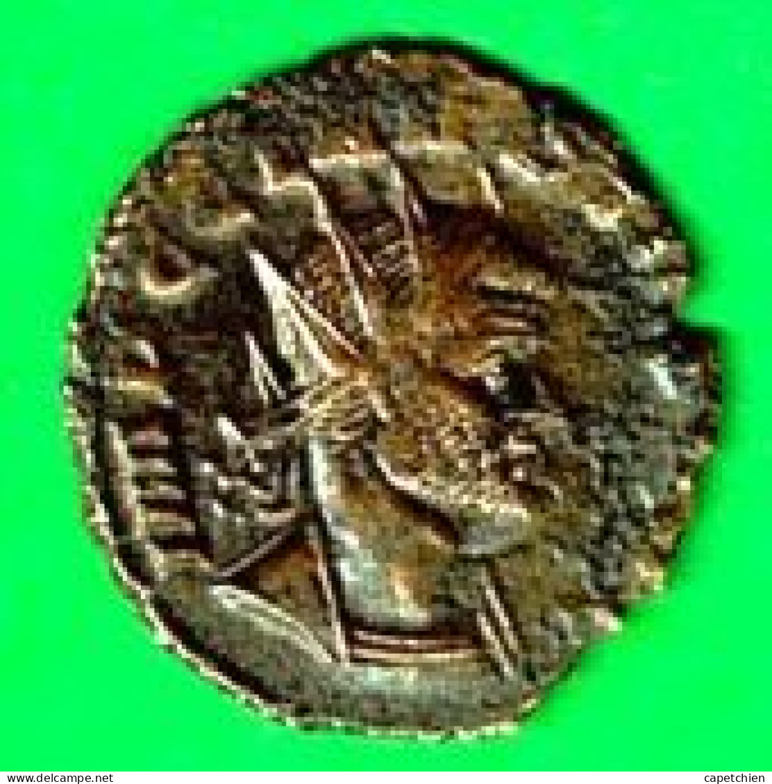 PETIT BRONZE ROMAIN  / CLAUDE LE GOTHIQUE / ANTONINIEN / 2.35 G Et 19 Mm - The Military Crisis (235 AD To 284 AD)