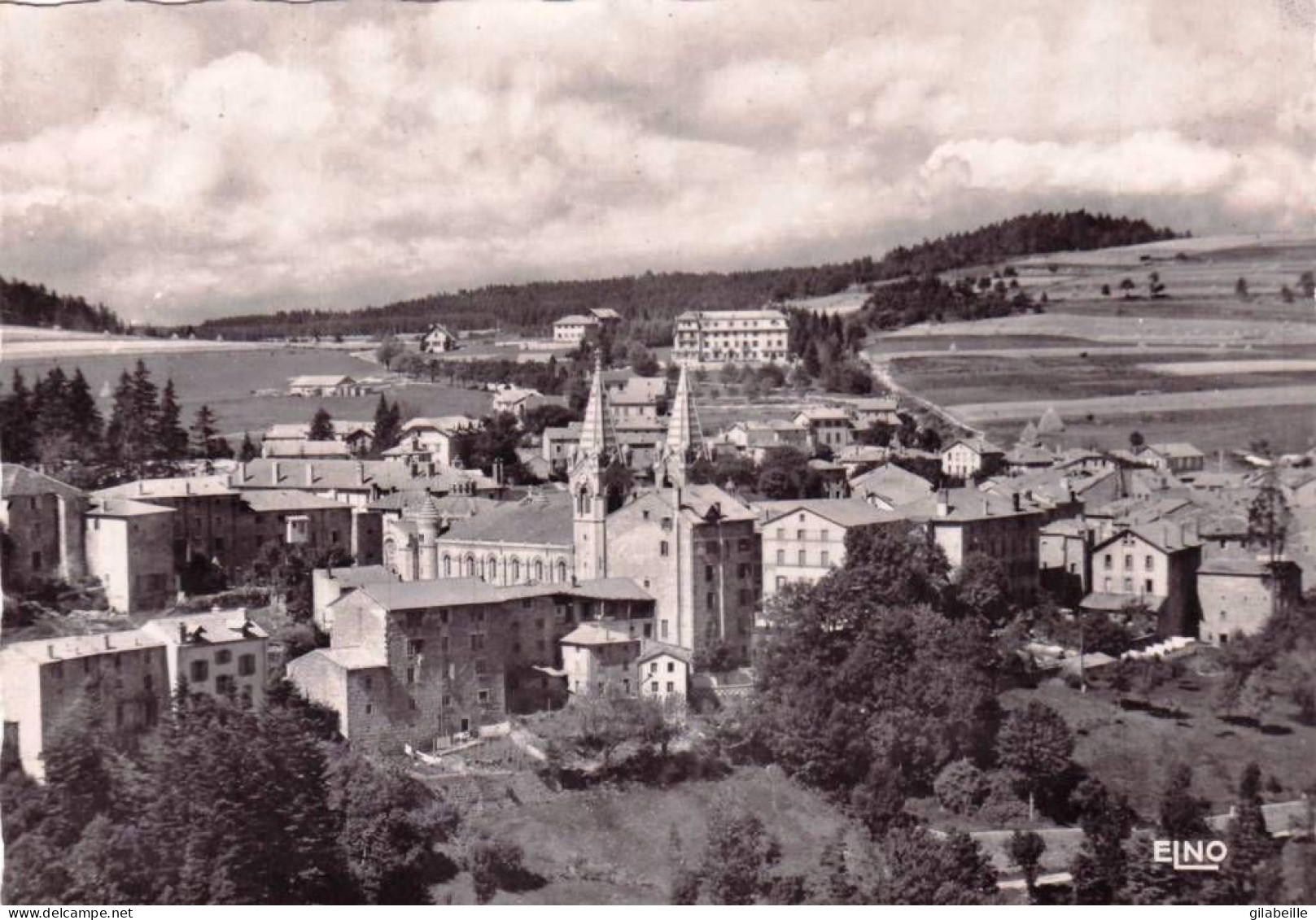 07  - Ardeche -  LA LOUVESC - Vue Generale Et Du Centre Ville - La Louvesc