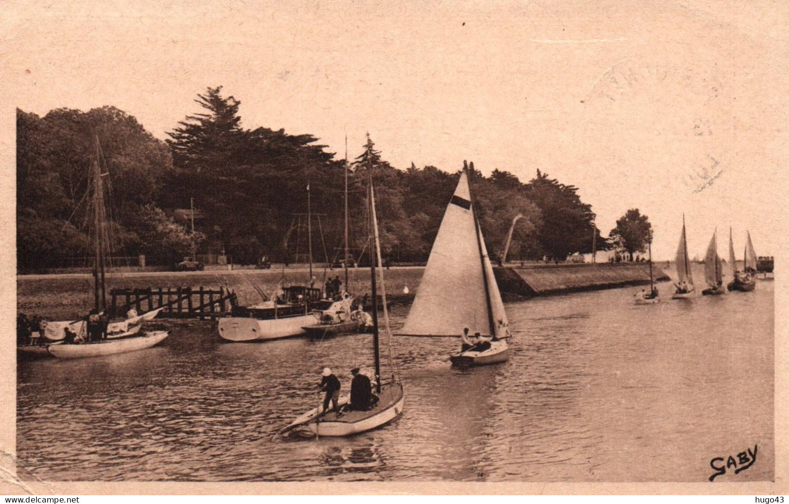 (RECTO / VERSO)  LA BAULE EN 1952 - N° 58 - LE PORT UN JOUR DE REGATE - PETIT PLI ANGLE BAS A GAUCHE - La Baule-Escoublac