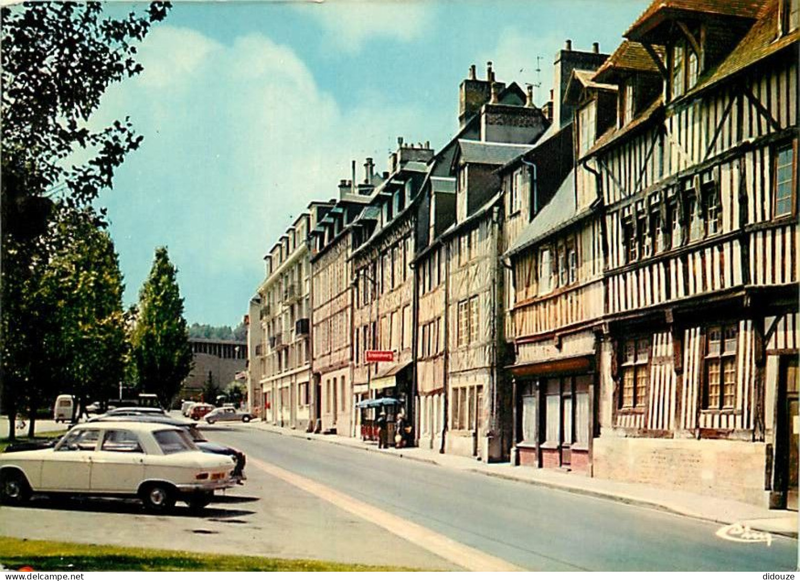 Automobiles - Lisieux - Les Vieilles Demeures, Rue Du Docteur-Degrenne - CPM - Voir Scans Recto-Verso - Passenger Cars