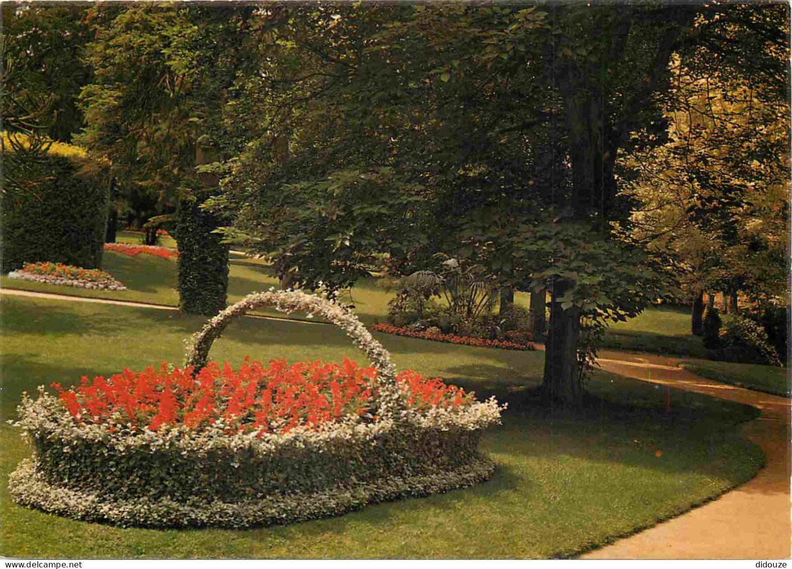 86 - Poitiers - Jardin Des Plantes - Panier De Fleurs - CPM - Voir Scans Recto-Verso - Poitiers