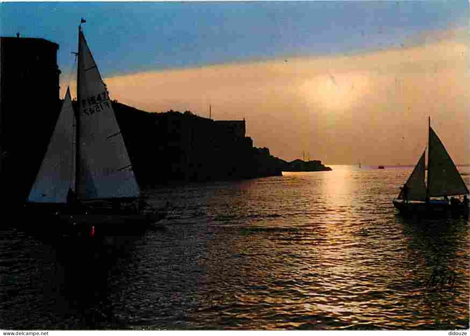 13 - Marseille - Entrée Des Voiliers Dans Le Port Au Coucher Du Soleil - CPM - Voir Scans Recto-Verso - Joliette, Zone Portuaire